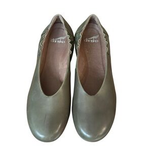 DANSKO Kira Ballet Flat Womens 37/6.5 Green Leather Round Toe Comfort Cushioned